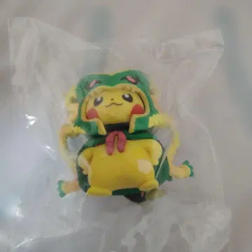 피카츄 메가레쿠자 판초 피규어