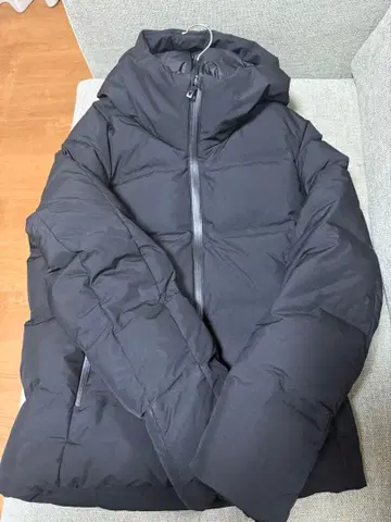 [새상품급] 심리스 다운 후드티/3D 컷 블랙