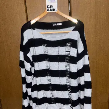 CRANK 데미지 스트라이프 니트 스카이블루 damaged knit