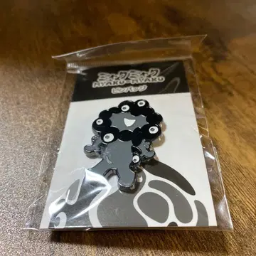 블랙 미야쿠 핀 배지 C