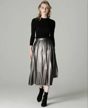그레이스 콘티넨탈 에코 가죽 플리츠 스커트 실버골드
