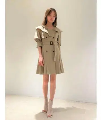 스나이델 프릴 트렌치 미니 원피스 베이지