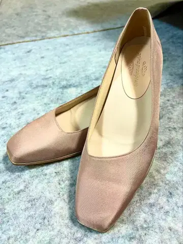 [ 무료배송 ] [ 미사용 새상품 ] 핑크 베이지 새틴 스퀘어토 플랫슈즈