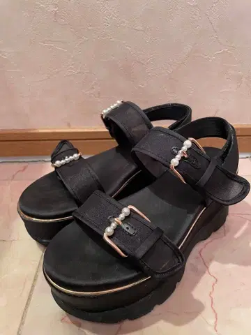 RANDA 펄 버클 볼륨 밑창 스포츠 샌들