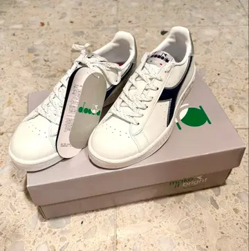 [ 새상품 ] DIADORA 디아도라 스니커즈