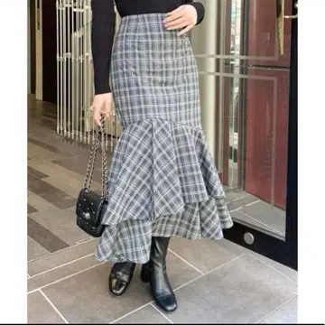 새상품 체크 무늬 프릴 롱 스커트