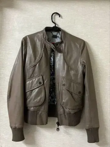 브라운 가죽 자켓 프론트 버튼 포함