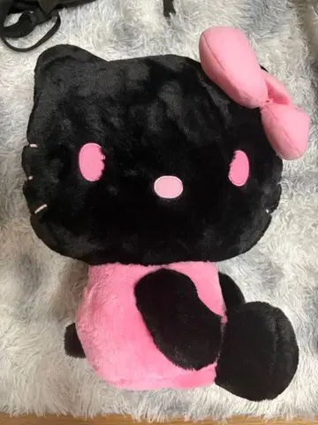 헬로키티풍 봉제 인형 블랙과 핑크
