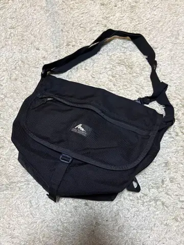 GREGORY 그레고리 메신저 백 y2k 블랙 구 로고 A4