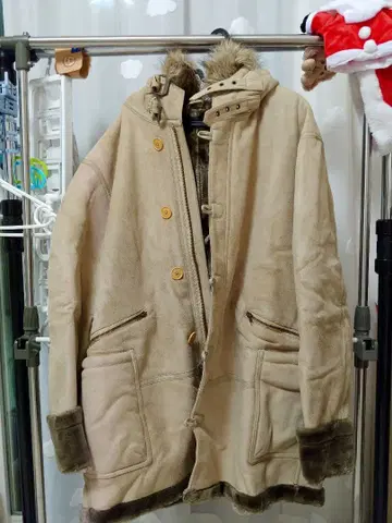 베이지 스웨이드 후드 부착 더플 코트