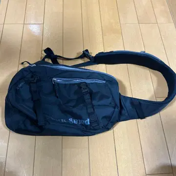 patagonia Atom 8L 블랙 바디백