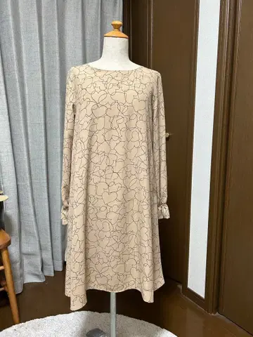 BOOGIE-WOOGIE 베이지 하트 무늬 긴팔 튜닉