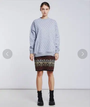 더블 스탠다드 클로징 큐빅 로고 풀오버