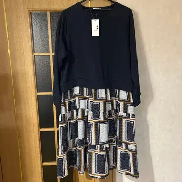 네이비 기하학 패턴 프릴 원피스