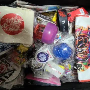 B'z 이나이/솔로 TAK 솔로 라이브 굿즈 가챠가챠 세트