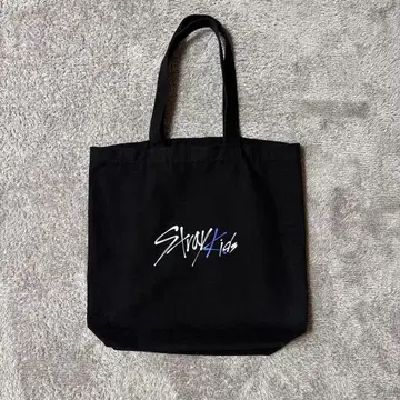 Stray Kids 로고 토트백 블랙