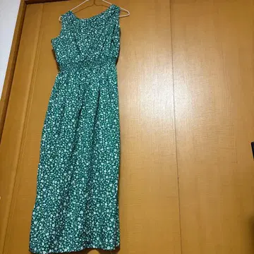 꽃무늬 슬리브리스 원피스