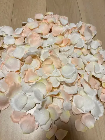 실크 터치 화이트 핑크 꽃잎 다수