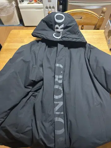 CRONOS 블랙 다운 자켓 후드 부착