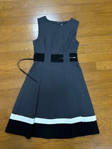 Calvin Klein 슬리브리스 원피스 그레이 A라인