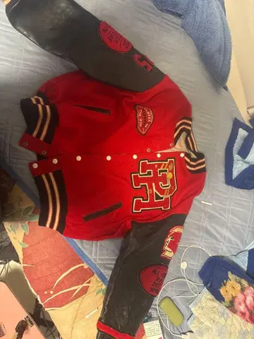 바시티 자켓 빨검 자수 패치 부착