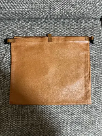 카멜 가죽 클러치백 (천연 가죽)