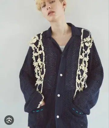 CAMPHOR WOOD 손뜨개질 플라워 니트 가디건