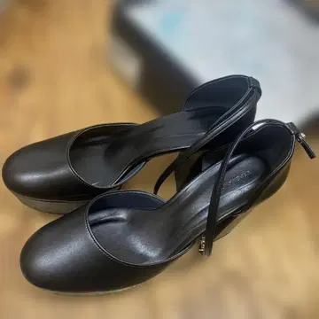 앵클 스트랩 통굽 힐 펌프스 블랙 24.5cm