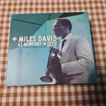 마일스 데이비스 At Newport 1955-1975