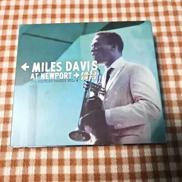 마일스 데이비스 At Newport 1955-1975