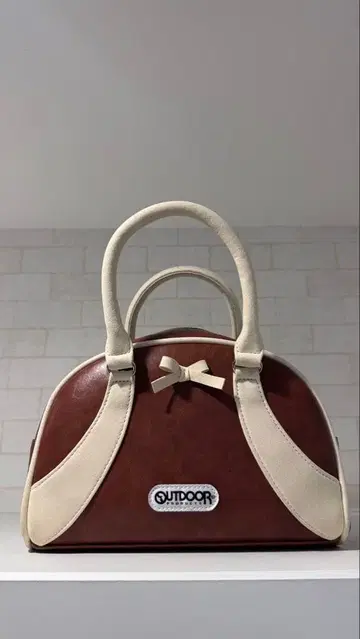 OUTDOOR 리본 포함 핸드백
