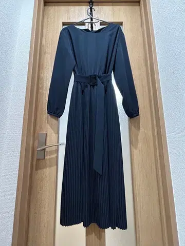 a.v.v 네이비 긴팔 플리츠 원피스 L