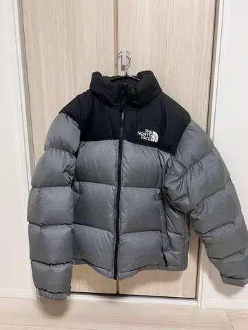 더 노스페이스 다운 자켓 그레이/블랙