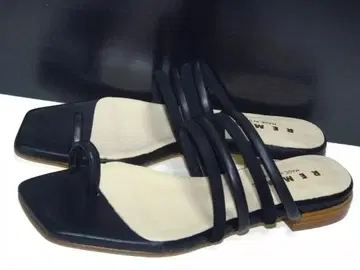 미사용 REMME 레메 스트랩 플랫 샌들 35