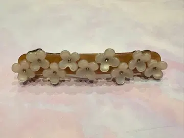 TOCCA 헤어 클립 크림색