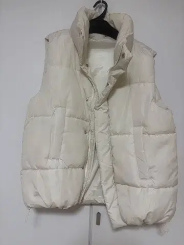 INGNI 화이트 다운 베스트