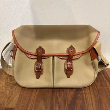 Brady 숄더백 에리얼 트라웃