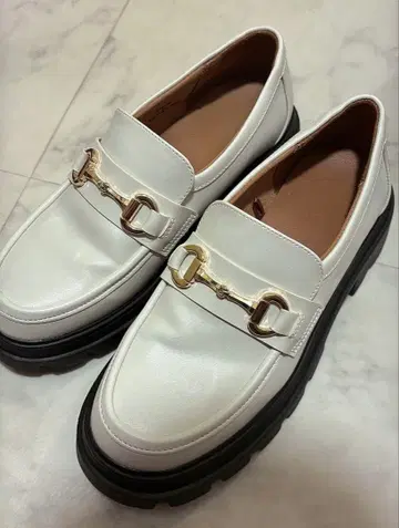 12/30까지!! 화이트 로퍼 골드 버클