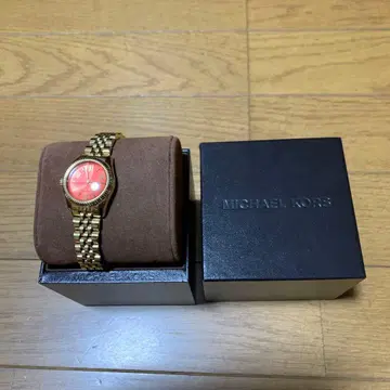 MICHAEL KORS 핑크 다이얼 아날로그 시계