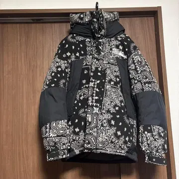 FIRST DOWN 반다나 패턴 다운 자켓