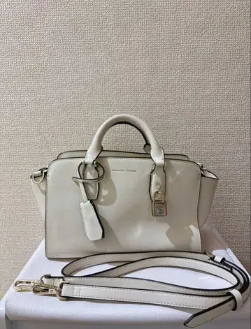 Samantha Thavasa 화이트 핸드백