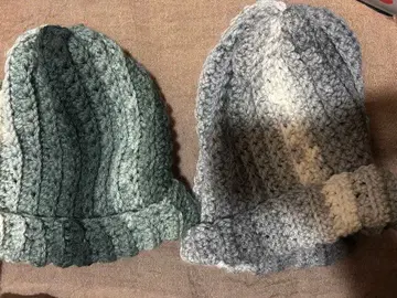 그레이와 그린의 니트 모자 2종 세트