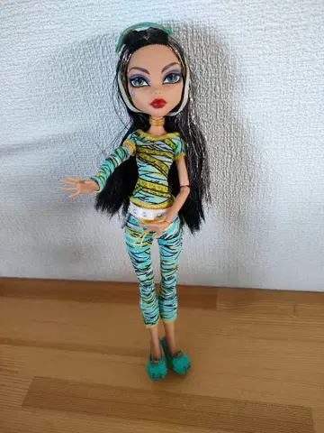 몬스터 하이의 클레오 데 나일 데드 타이어드