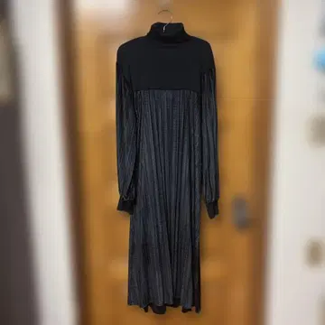 터틀넥 블랙 롱 원피스