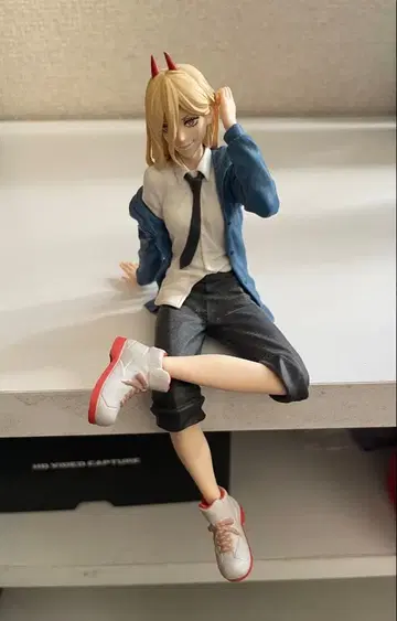 체인소 맨 파워 피규어 사복 앉은 포즈 박스 있음