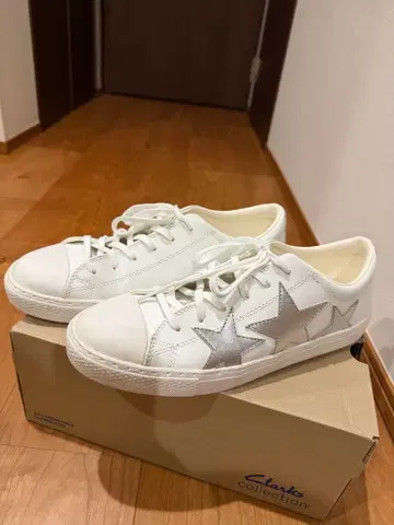 Clarks Collection 화이트 스니커즈