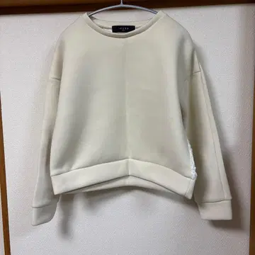 SACRA 맨투맨 상의