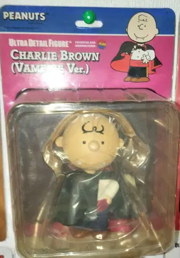 메디콤토이 UDF 찰리 브라운 (뱀파이어 Ver.)