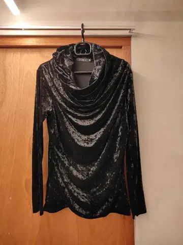 드레이프 벨로아 터틀 티셔츠