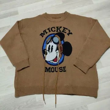 미키마우스 자수 브라운 니트 스웨터